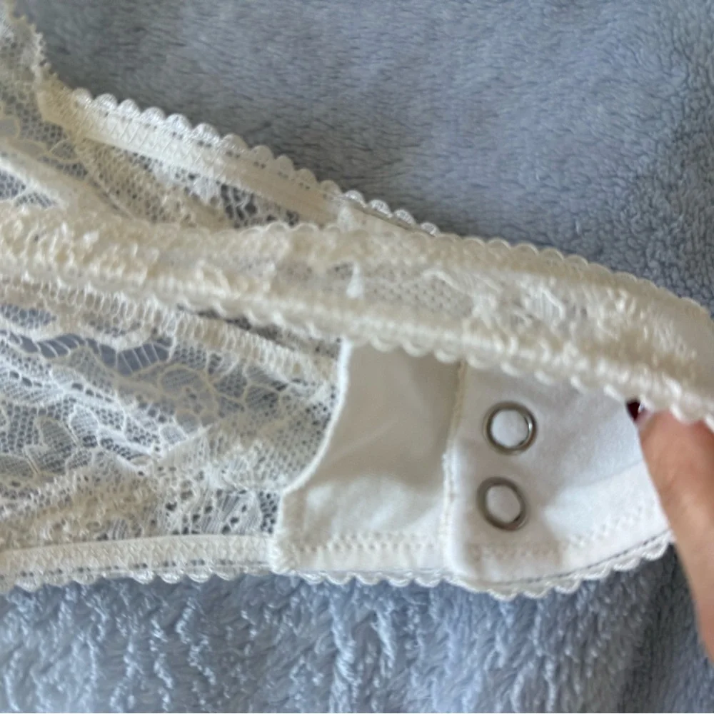 Victoria's Secret Cream Lace Chemise - Picture 7 of 12